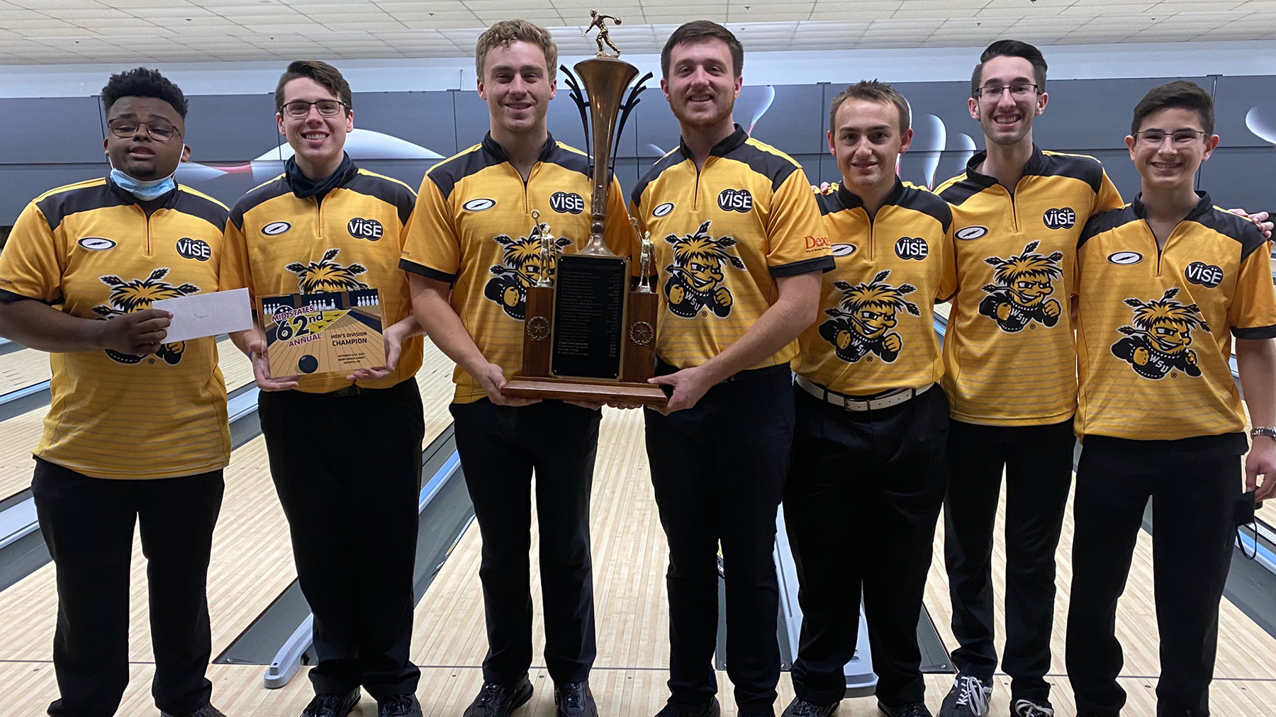 Wichita State with men's trophy at 2021 Mid-States Championships