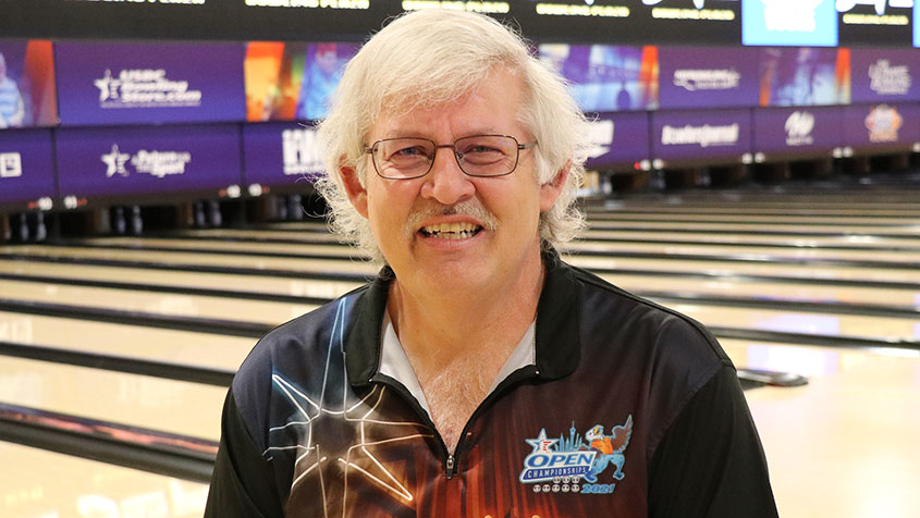 Ohio bowler sets record to claim Standard lead at 2022 USBC Open Championships