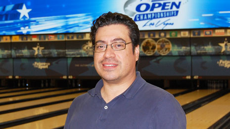 Oregon bowler edges into singles lead at 2017 Open Championships