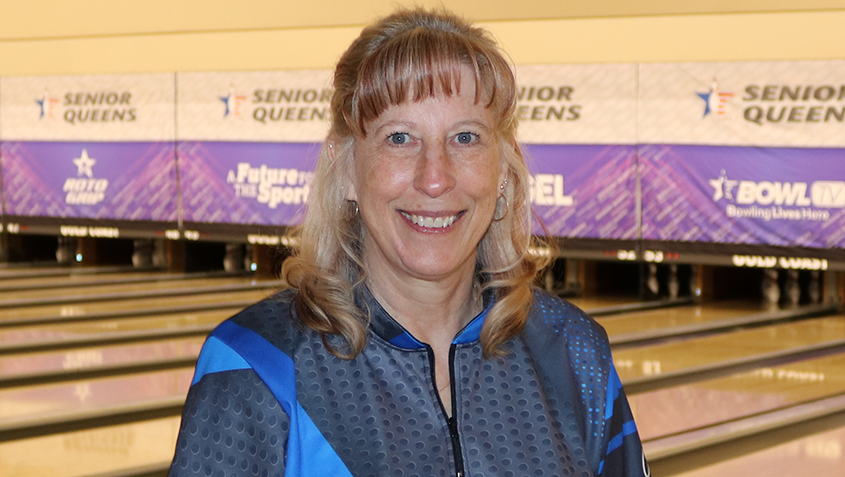 Sharon Powers leads after first day at 2022 USBC Senior Queens