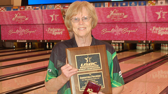Iowa bowler celebrates 50th Women&amp;amp;#39;s Championships by helping team take lead