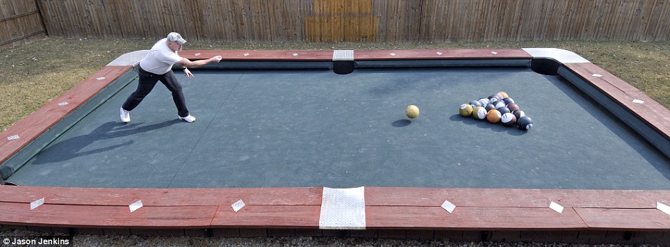 Bowling-pool-table